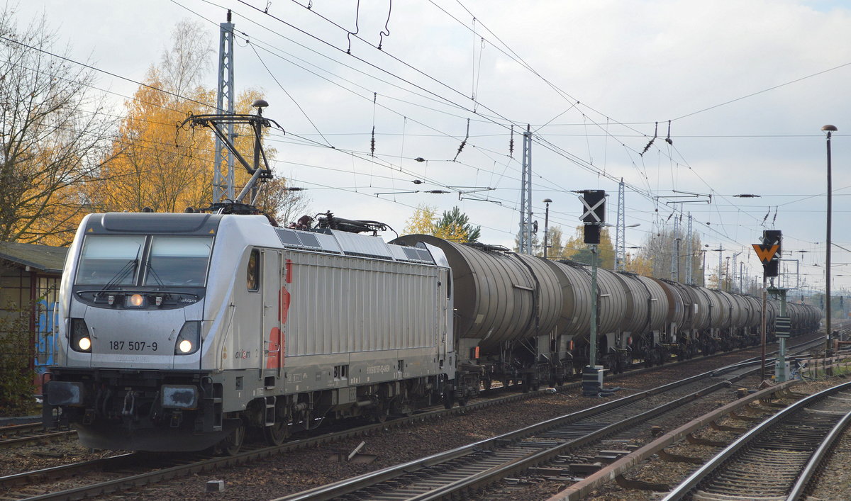 CTL Logistics GmbH, Berlin [D] mit der Akiem Leasinglok  187 507-9  [NVR-Nummer: 91 80 6187 507-9 D-AKIEM] und Kesselwagenzug Richtung Frankfurt/Oder an 07.11.19 Bf. Berlin Hirschgarten.