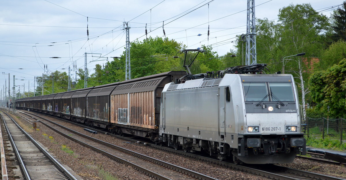 CTL Logistics GmbH, Berlin [D] mit  186 267-1  [NVR-Nummer: 91 80 6186 267-1 D-AKIEM] und Ganzzug Schiebewandwagen (Waschmaschinen aus polnischer Produktion) am 07.05.20 Berlin Hirschgarten. 