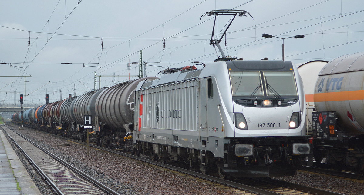 CTL Logistics GmbH, Berlin [D] mit  187 506-1  [NVR-Nummer: 91 80 6187 506-1 D-AKIEM] und Kesselwagenzug (Dieselkraftstoff) am 15.07.20 Bf. Flughafen Berlin Schönefeld. 