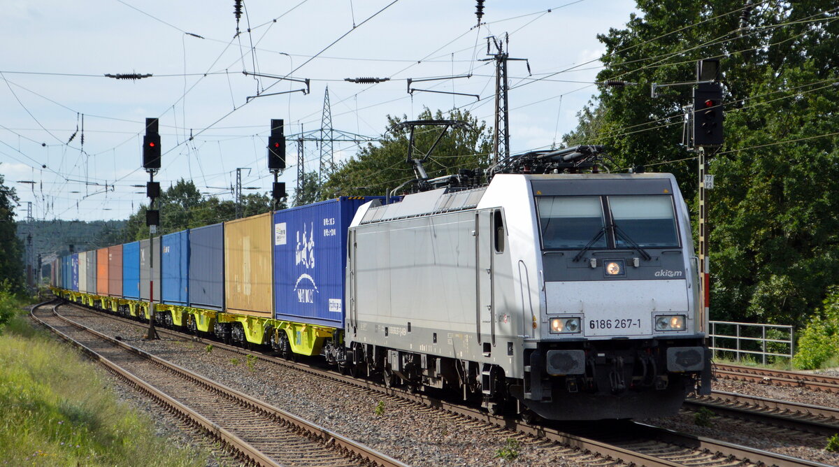 CTL Logistics GmbH, Berlin [D] mit  186 267-1  [NVR-Nummer: 91 80 6186 267-1 D-AKIEM] und Containerzug Richtung Frankfurt/Oder am 31.08.21 Durchfahrt Bf. Saarmund.