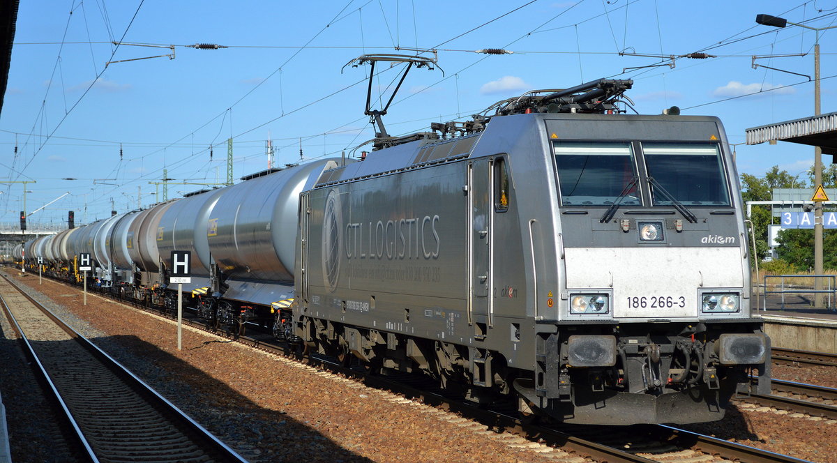 CTL Logistics GmbH mit der akiem   186 266-3  [NVR-Number: 91 80 6186 266-3 D-AKIEM] und Kesselwagenzug am 21.08.18 Bf. Flughafen Berlin-Schönefeld.