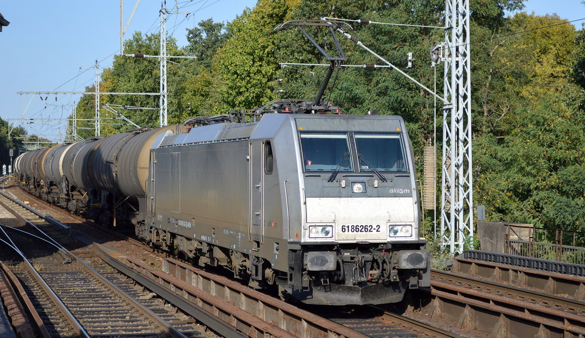 CTL Logistics GmbH mit der akiem  186 262-2  [NVR-Number: 91 80 6186 262-2 D-AKIEM] und Kesselwagenzug am 20.09.18 Berlin-Buch.