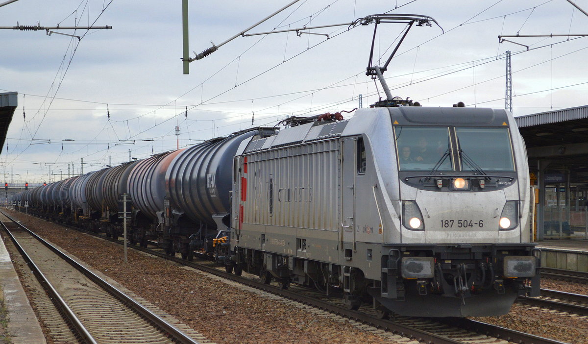 CTL Logistics GmbH mit der akiem Lok   187 504-6  [NVR-Number: 91 80 6187 504-6 D-AKIEM] und Kesselwagenzug (Kerosin) am 28.01.19 Bf. Flughafen Berlin-Schönefeld. Grüße an die Tf. !!!
