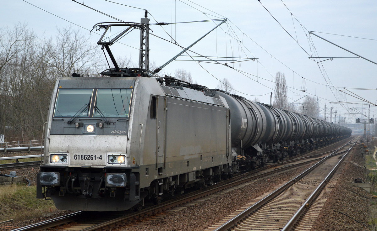CTL Logistics GmbH mit der akiem Lok  186 261-4 [NVR-Number: 91 80 6186 261-4 D-AKIEM] und Kesselwagenzug am 26.02.19 Bf. Berlin-Hohenschönhausen.