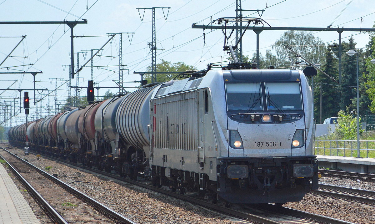 CTL Logistics GmbH mit der akiem   187 506-1  [NVR-Nummer: 91 80 6187 506-1 D-AKIEM] und Kesselwagenzug am 04.06.19 Bahnhof Golm bei Potsdam.