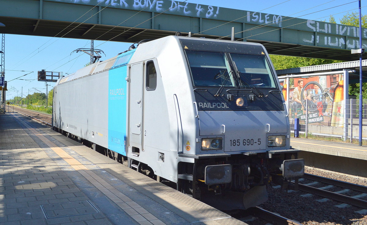 CTL Logistics GmbH mit der Rpool  185 690-5  [NVR-Number: 91 80 6185 690-5 D-Rpool] am 06.08.18 Durchfahrt Bf. Berlin-Hohenschönhausen.