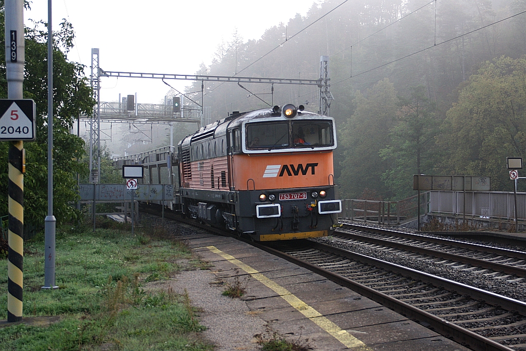 CZ-AWT 753 707 fährt am 15.September 2018 durch den Bahnhof Bilovice nad Svitavou.