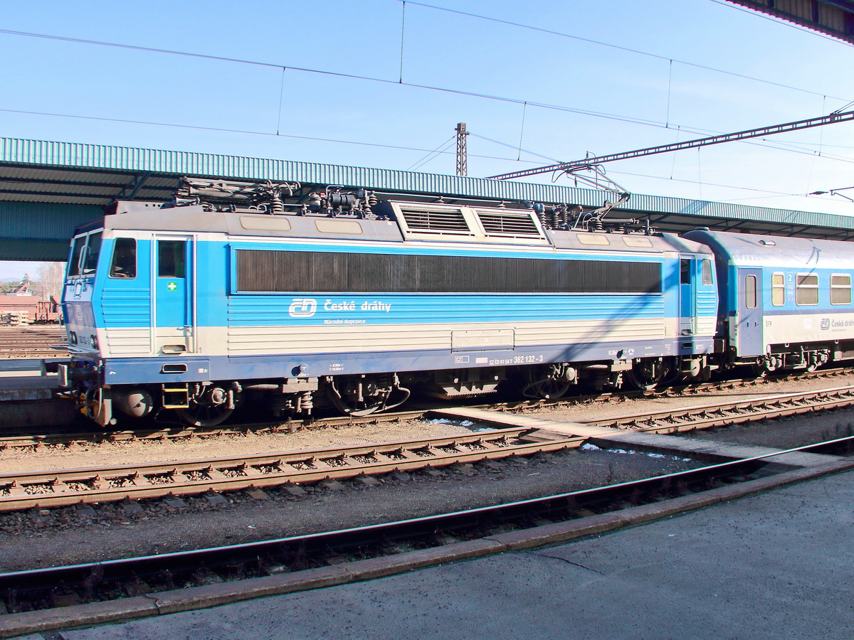 CZ CD 91 547 362 132-3 steht im Bahnhof Cheb am 22. Februar 2018 zur Fahrt nach Prag.