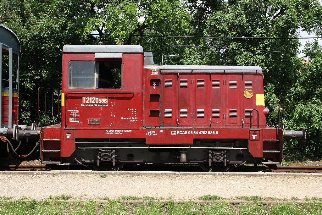 CZ-RCAS 98 54 4 702 586-9, historisch als CSD_T212 0586 angeschrieben, am 14.Juli 2018 im Bahnhof Jemnice.
