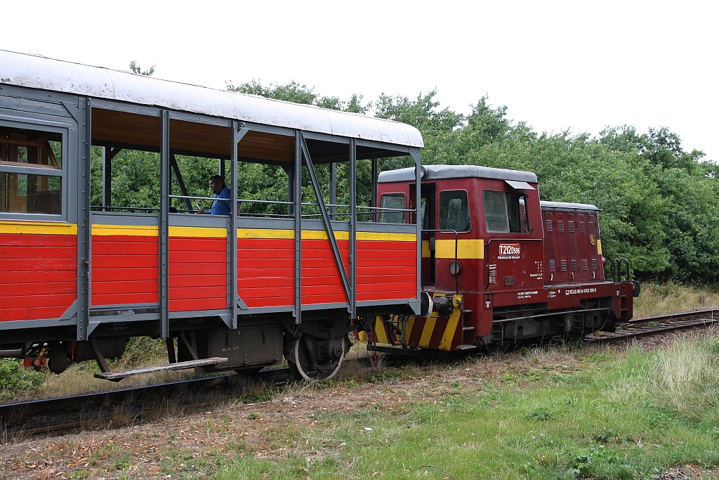 CZ-RCAS 98 54 4 702 586-9, historisch als CSD_T212 0586 angeschrieben, am 14.Juli 2018 vor dem Os 18395 (Jemnice - Moravske Budejovice) im Bahnhof Dedice.