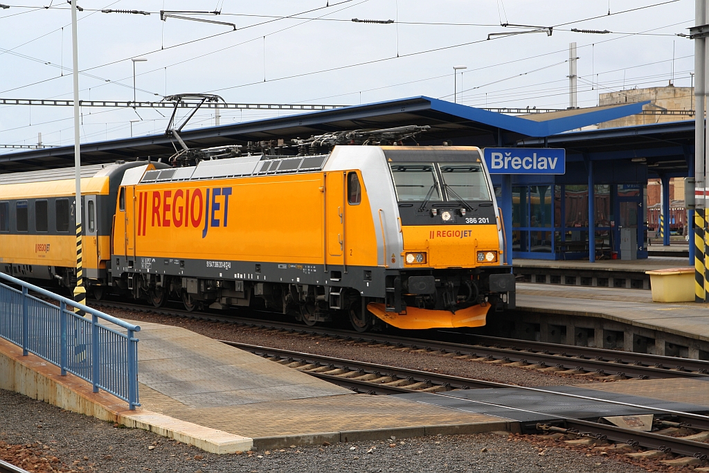 CZ-RJ 386 201-8 am 06.April 2019 vor dem RGJ 1031 (Praha hl.n. - Wien Hbf.) im Bahnhof Breclav.
