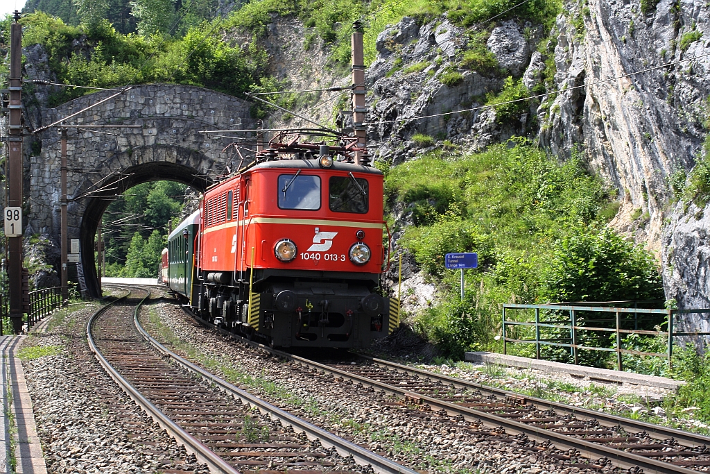 CZA 1040 013-3 mit dem SR 14392 am 12.Juli 2015 beim Krausel Tunnel.