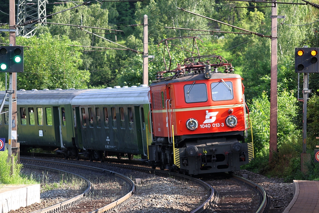 CZA 1040 013-3 mit dem SR 14394 am 12.Juli 2015 bei der Einfahrt in die Hst. Küb.