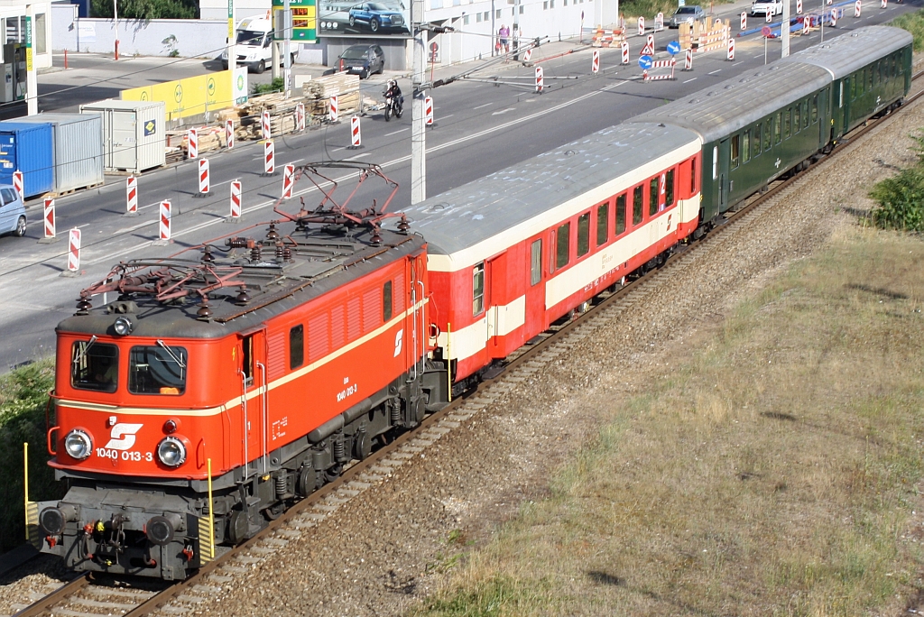 CZA 1040 013-3 mit SLP am 19.Juli 2015 bei der Hst. Handelskai.