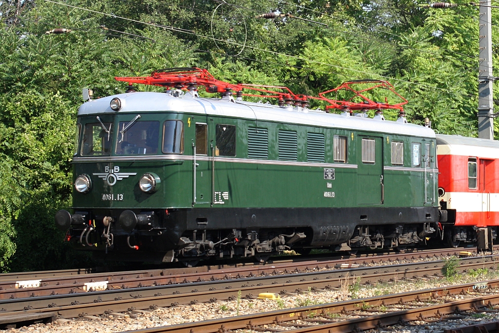 CZA 4061.13 (1046.13) am 09.August 2015 vor dem EZ 14391 bei Liesing.