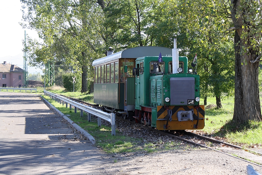 D 04-601 am 28.September 2013 mit dem Sz 7406 kurz nach der Hst. Szob.