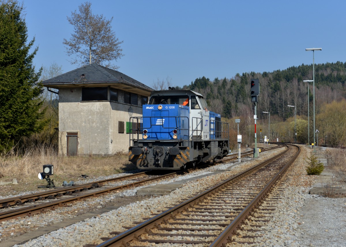 D 05 (275 842) bei einer Rangierfahrt am 14.03.2014 in Gotteszell.