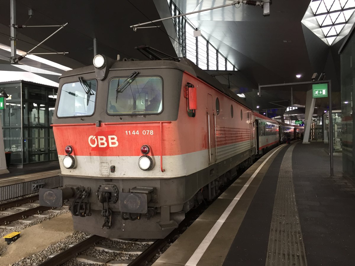 D 15101 wartet am 04.02.2017 (Wien Hauptbahnhof) auf seine Abfahrt nach Bischofshofen.