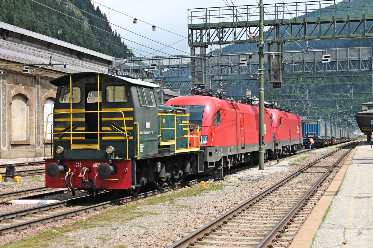 D 245 6020 welche am 05.07.2018 die 1116 261 und 1116 147 von ihrem Güterzug abgezogen hatte, um sie im Anschluss wieder zurück nach Österreich zu schieben.