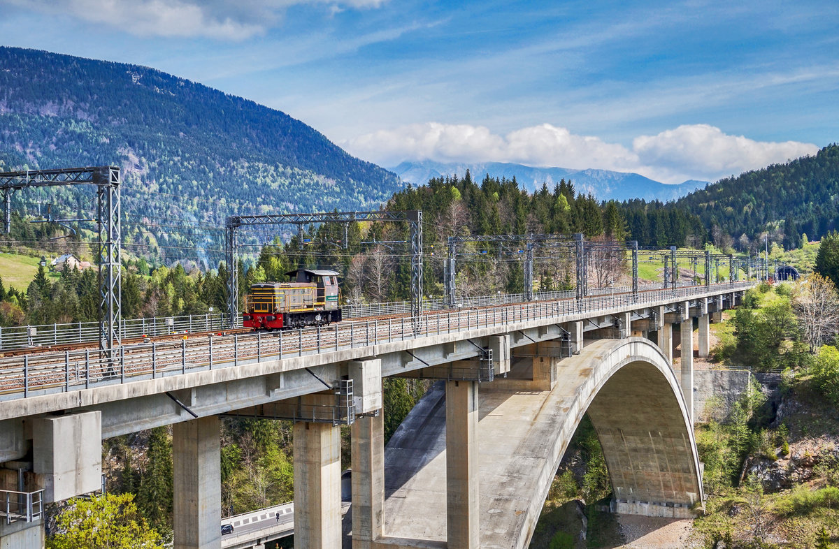 D 245 622-5 der FS bei einer Verschubfahrt im Bahnhof Tarvisio Boscoverde.
Aufgenommen am 1.5.2017.
