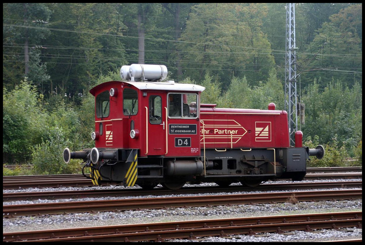 D 4 der Bentheimer Eisenbahn rangiert hier am 3.10.2006 im Bahnhof Bad Bentheim.