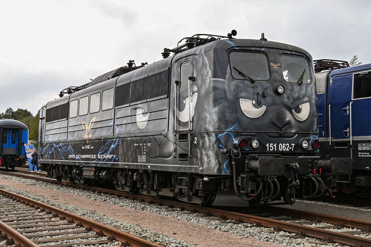 D-AMR 151 062-7 wurde am 19.09.2026 zum Tag der Schiene 2026 auf dem Gel�nde des Nordic Rail Service (NRS) ausgestellt. 