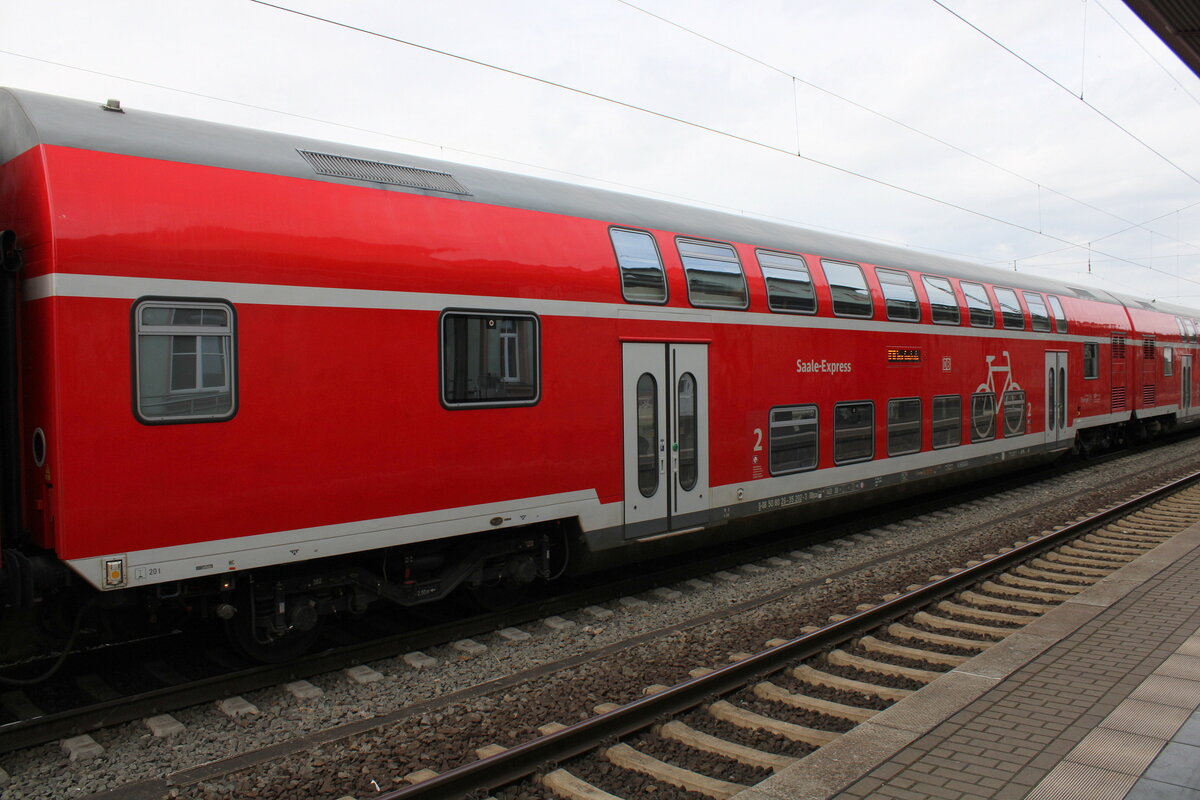 D-DB 50 80 26-35 202-3 DBpza im RE 4891  Saale-Express  von Halle (S) Hbf nach Jena-Göschwitz, am 16.06.2023 in Naumburg (S) Hbf.