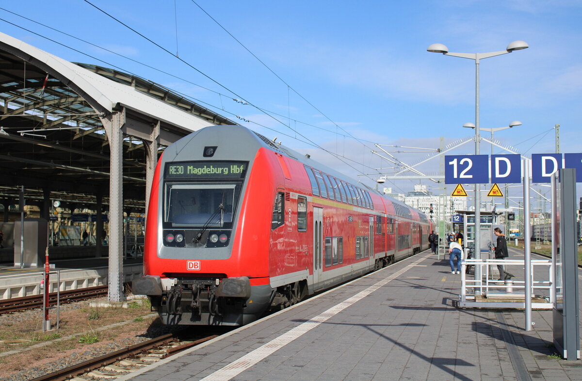 D-DB 50 80 86-81 134-8 DABpbzfa 767.2 als RE 16316 nach Magdeburg Hbf, am 05.04.2024 in Halle (S) Hbf.