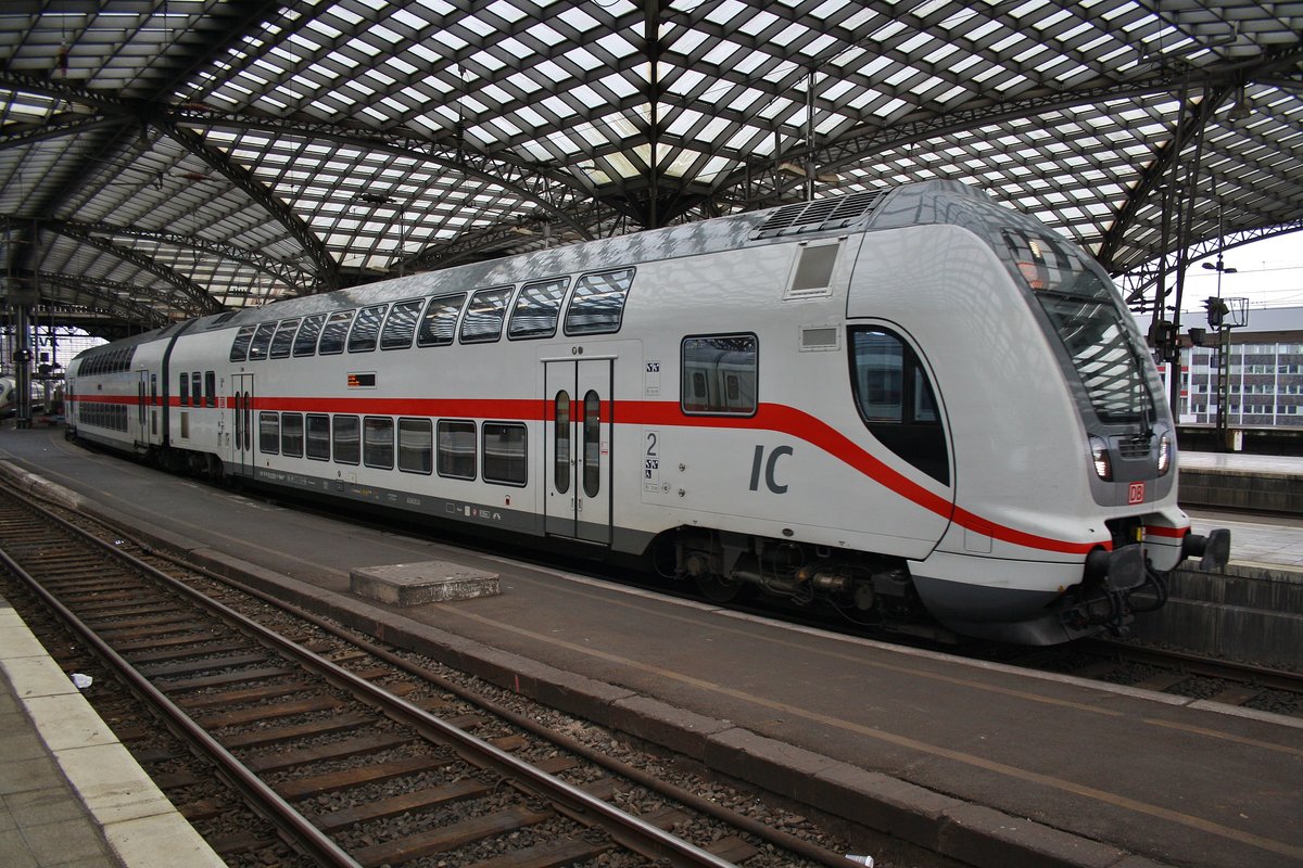 D-DB 50 80 86-81 860-8 macht sich am 1.7.2017 zusammen mit dem IC2002 von Köln Hauptbahnhof nach Emden Hauptbahnhof im Kölner Hauptbahnhof auf den Weg. Schublok war 146 558-2.