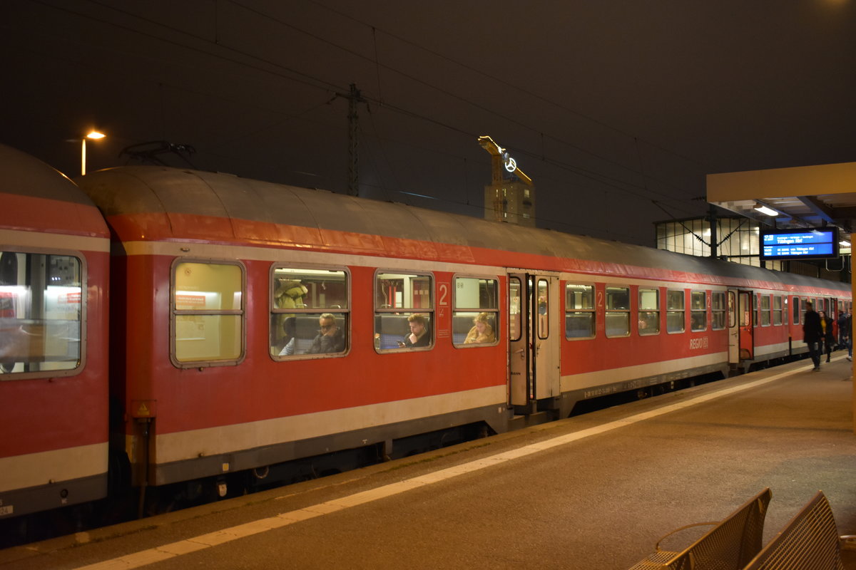 D-DB 50 8022-34 088 Bnrz 451.1 mit Stadler 06 Design ex München, Wagen mittlerweile z. Leipzig-Engelsdorf. RE Stuttgart Hbf -> Tübingen, Stuttgart Hbf, November 2018