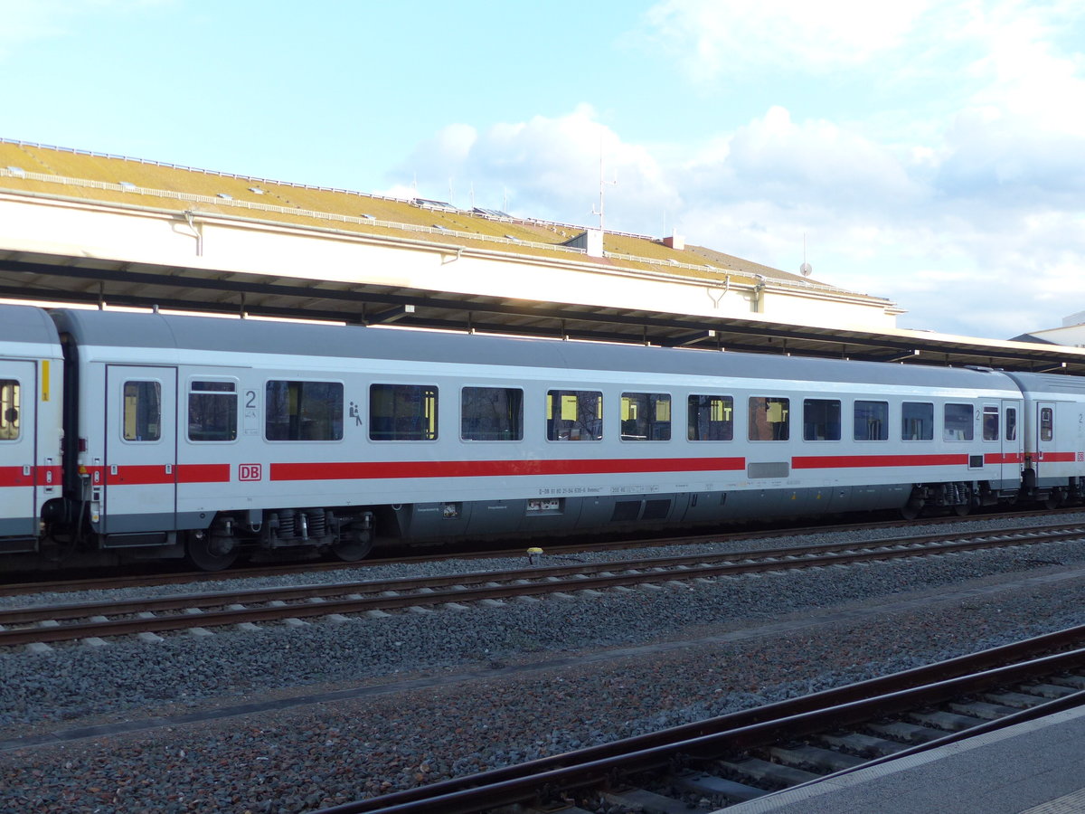 D-DB 61 80 21-94 639-6 Bvmmsz 187.6 im IC 2150 nach Kassel-Wilhelmshöhe, am 08.03.2019 in Gera Hbf.