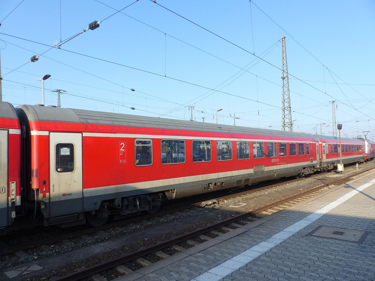 D-DB 73 80 20-95 638-4 Bpmz 295.4 in der RB 59677 nach Allersberg (Rothsee), am 21.02.2018 in Nrnberg Hbf.