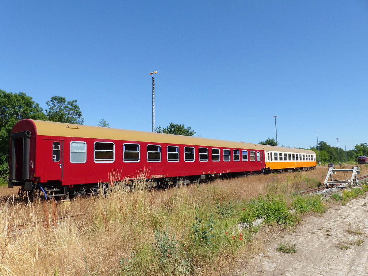 D-EBS 56 80 50-80 826-6 Bom 028 und D-EBS 56 80 21-80 084-8 Bom 024 am 29.06.2019 beim Bahnhofsfest zum Thüringentag in Sömmerda.