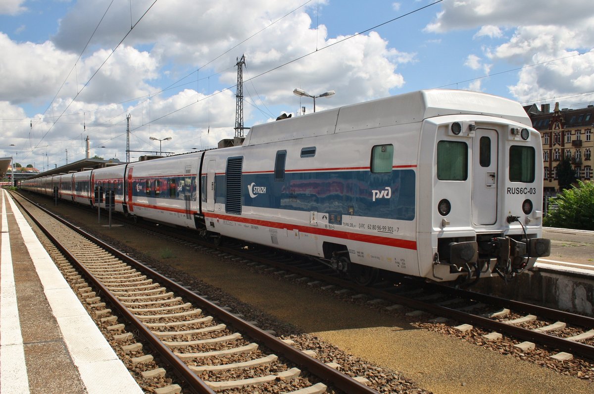 D-FPC 62 80 96-99 301-7 kam am 6.8.2017 mit dem EN440 von Moskva Belorusskaja nach Berlin Ostbahnhof. Am Mittag steht die Einheit zusammen mit 1002 021-6 in Berlin Lichtenberg. 