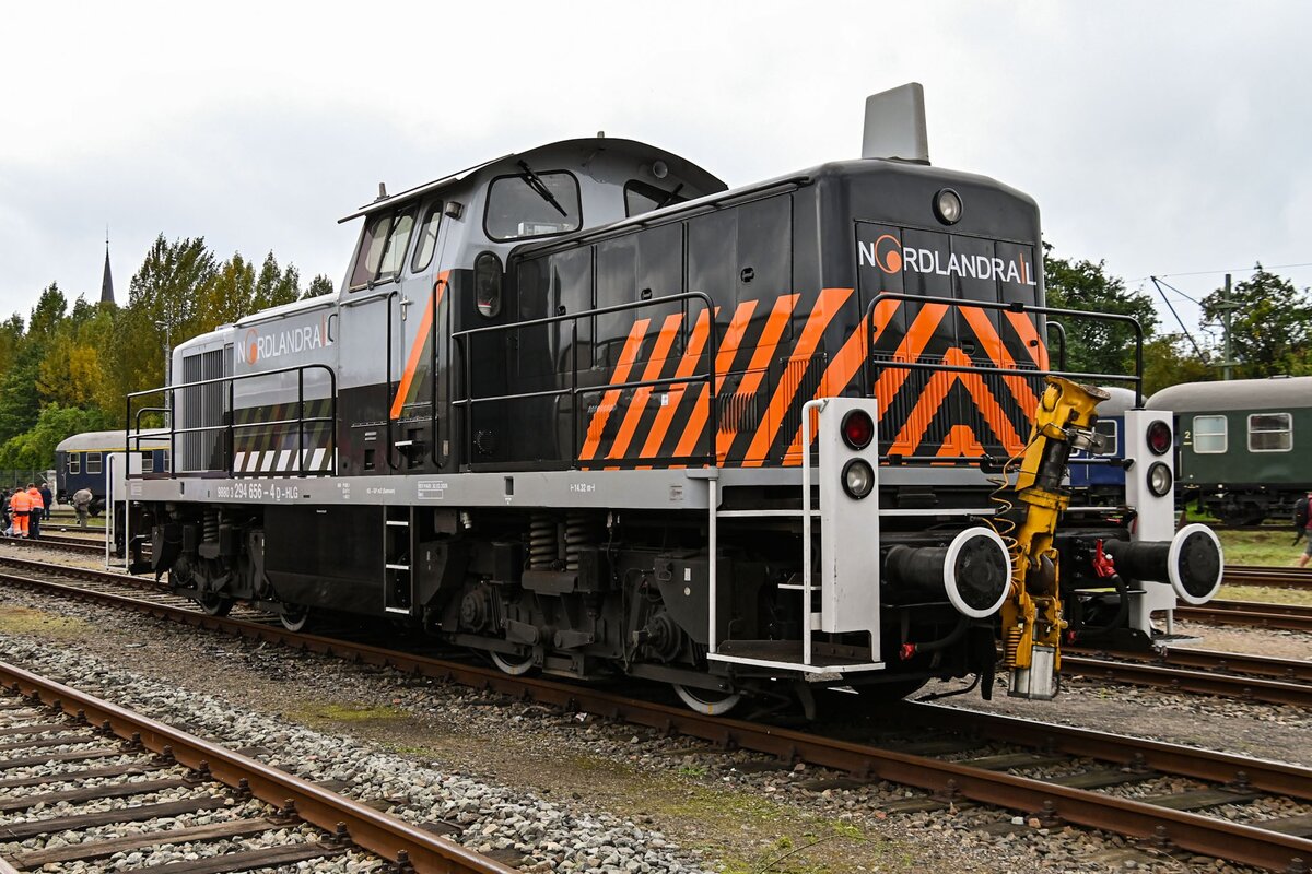 D-HLG 294 656-4 wurde am 19.09.2026 zum Tag der Schiene 2026 auf dem Gel�nde des Nordic Rail Service (NRS) ausgestellt. 