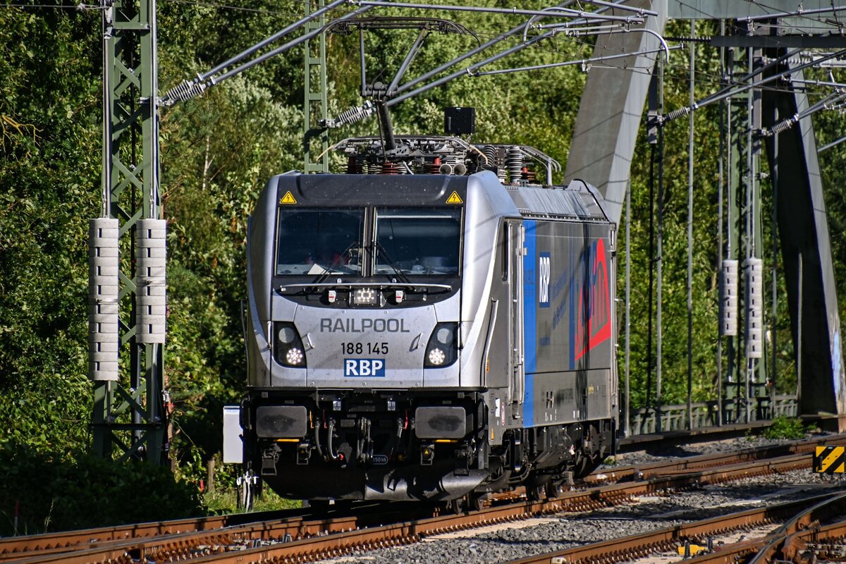D-RPOOL 188 145-7 fuhr am 11.08.2026 LZ durch den Bahnhof B�chen (ABCH).
