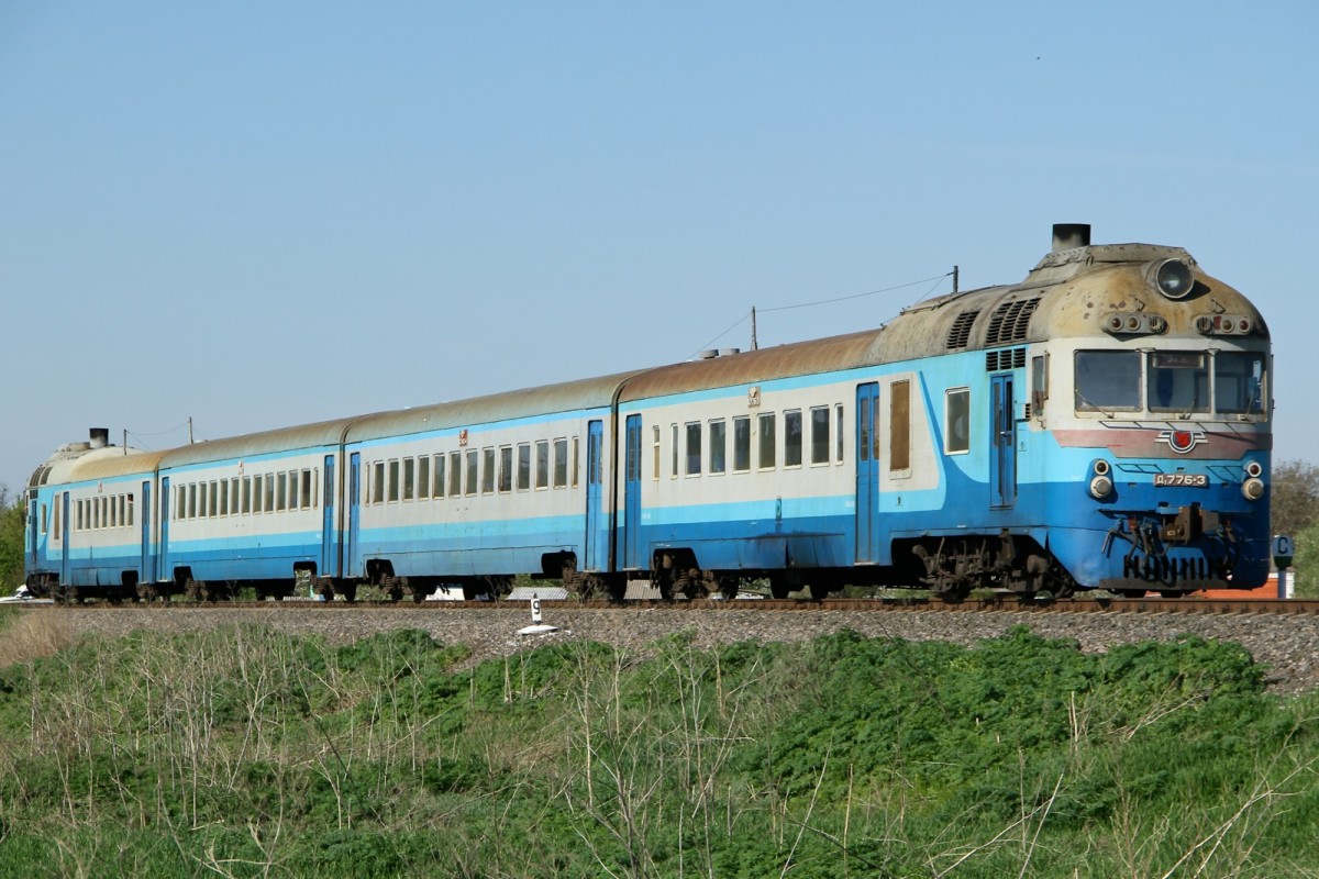 D1 776-3 aus Tscherkassy fährt in den Bahnhof von Spola ein. Bild am 4 Mai 2015