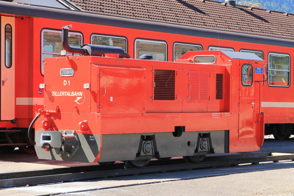 D1 (DIEMA) der Zillertaler Verkehrsbetriebe AG auf Jenbach Zillertalbahn am 2-8-2013.
