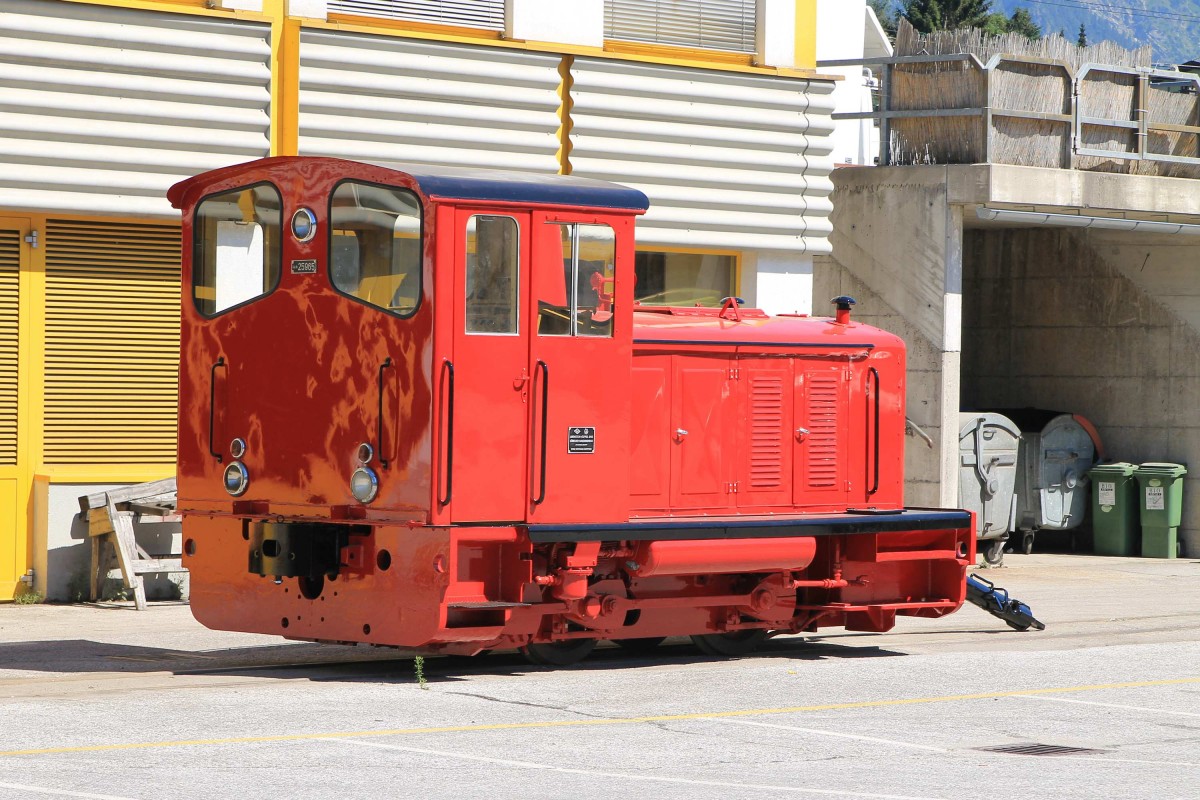 D11 (Orenstein & Koppel - Dortmund Dorstfeld; Baujahr: 1960) der Zillertaler Verkehrsbetriebe AG auf Jenbach Zillertalbahn am 2-8-2013.