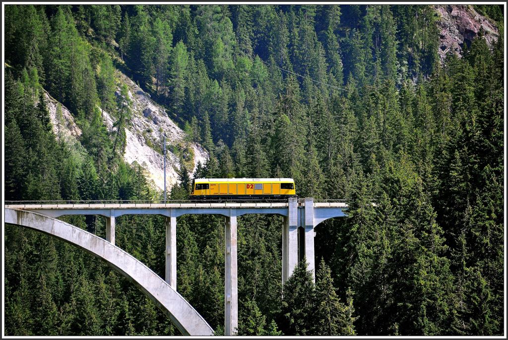 D2 28702 auf dem Langwieser Viadukt. (11.06.2015)