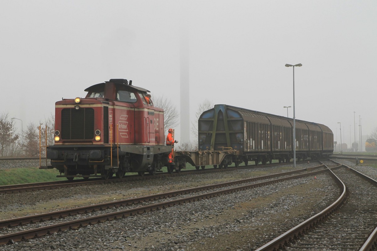 D21 (ehemalige 211 125-0, Baujahr 1962) der Bentheimer Eisenbahn AG während rangierarbieten in Coevorden de Heege am 14-3-2014.