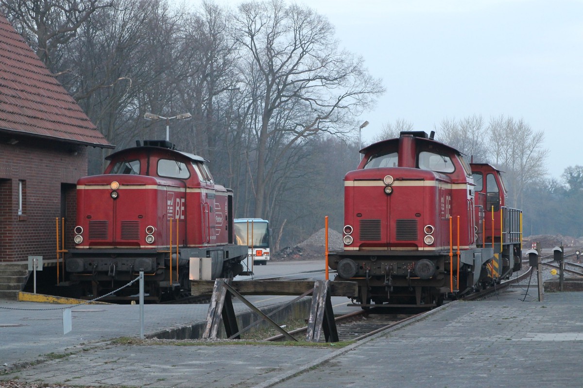 D21 (ehemalige 211 125-0, Baujahr 1962), D23 (Baujahr 1980) und D25 (ehemalige DB 211 345-4, Baujahr: 1962) der Bentheimer Eisenbahn AG auf Bahnhof Bentheim Nord am 14-3-2014.