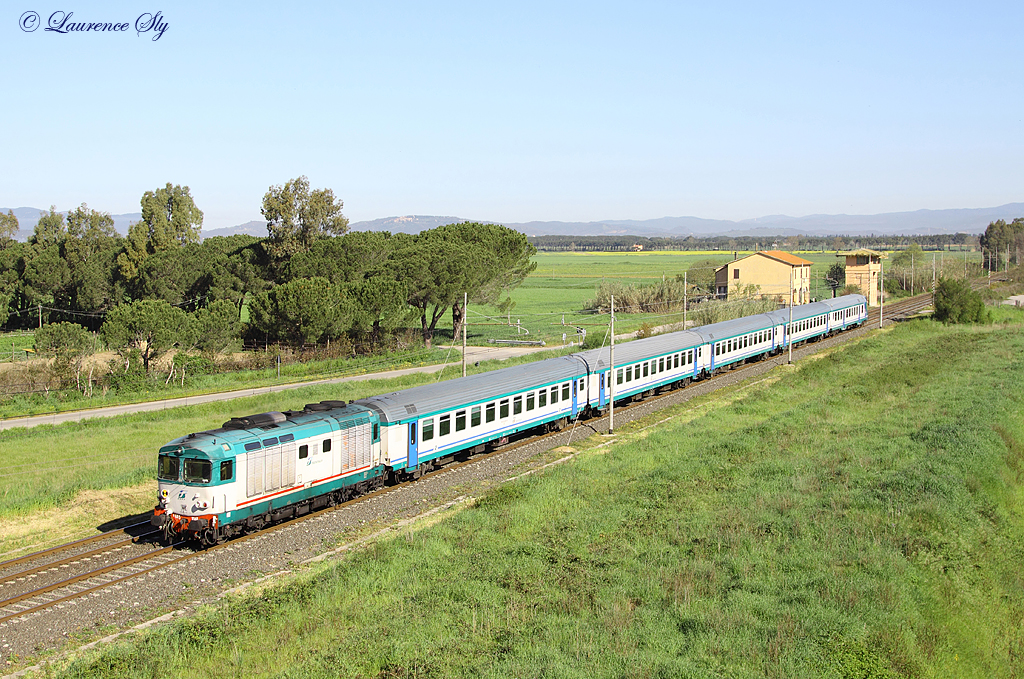 D.445 1148 passes Bottegone whilst working Regionale train 11747, the 0620 Firenze S.M.N-Grosseto, 15 April 2013