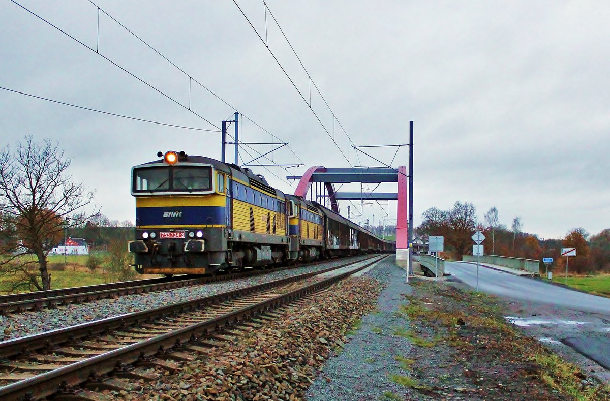 Da vom 06.-13.11.16 im Elbtal die Strecke gesperrt war. Fuhren auch einige Züge ab Ústí nad Labem Richtung Cheb. Hier 753 734-3und 753 xxx am 10.11.16 in Tršnice.
