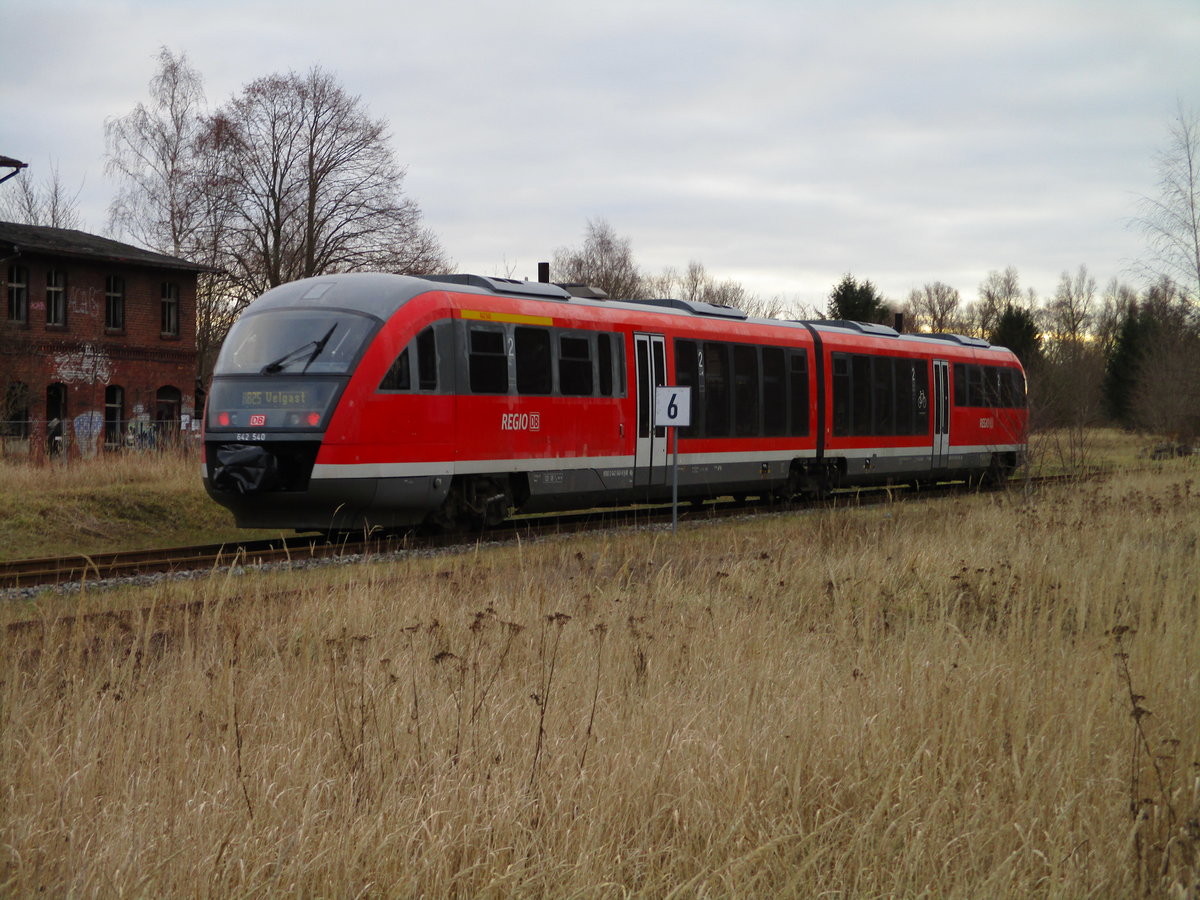 Da der Aufenthalt für den 642 540,am 28.Dezember 2019,in Barth kurz war,mußte ich mich schon beeilen um die Ausfahrt nach Velgast zuerwischen.