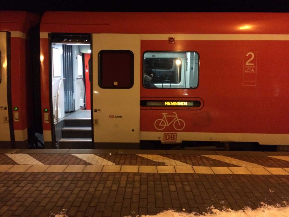 Da hat sich wohl jemand vertippt... 
Oder heißt die Heimat des DLWes nun Meningen?
Gesehen am 3.1.16 in Neudietendorf an einem Zug der Baureihe 612.