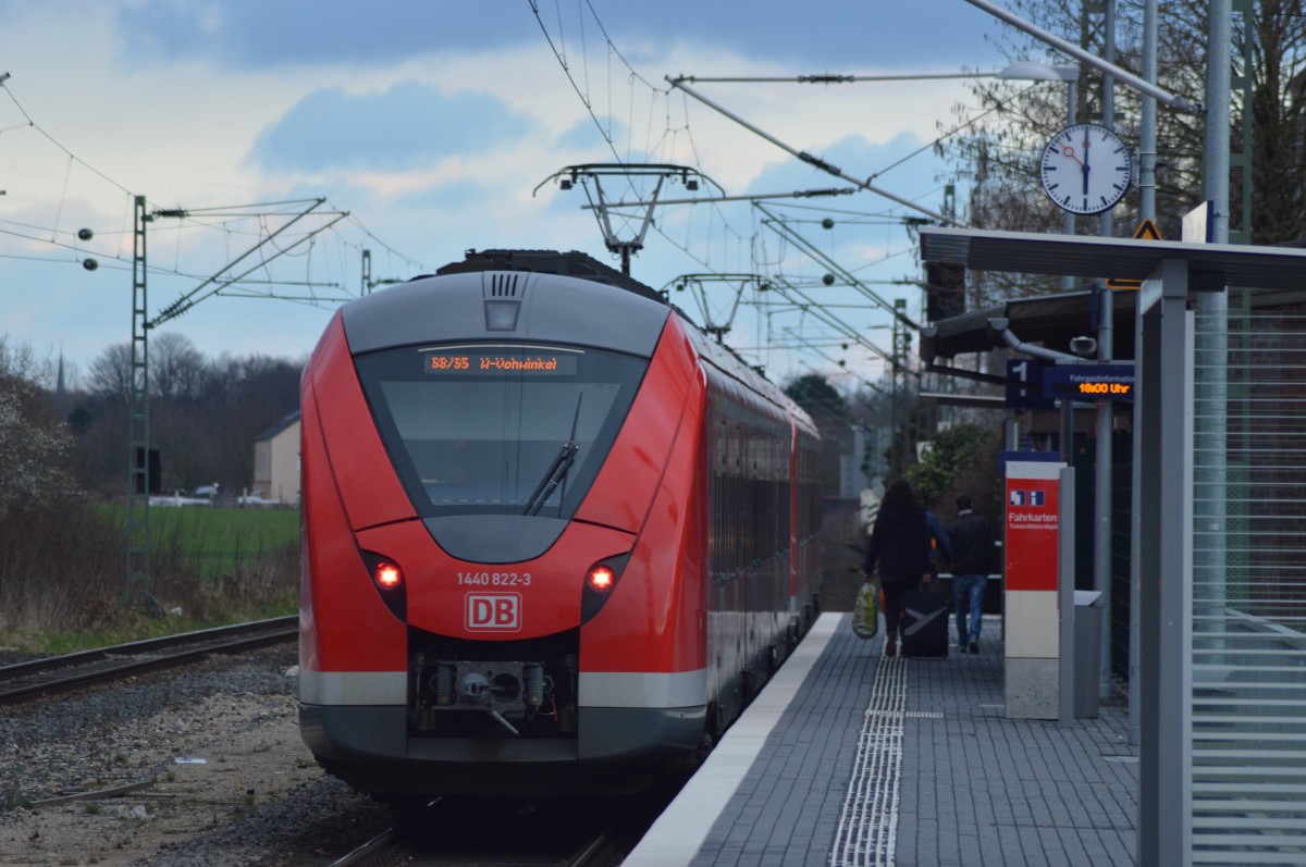 Da die Strecke über Wuppertal wegen des neuen Stellwerks malwieder nicht befahrbar ist, fährt diese S5/S8 am heutigen Samstag den 21.3.2015 nur nach Wuppertal Vohwinkel, wie auf dem Nachschuß auf den 1440 822-3 zu lesen steht. 