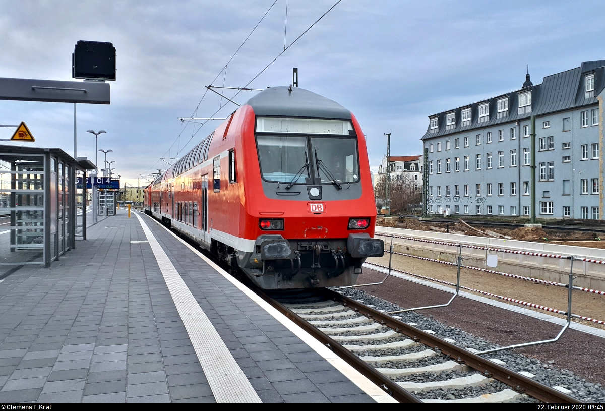 DABpbzfa 762, ehem. DB Regio Baden-Württemberg (zuletzt eingesetzt auf der Höllentalbahn), mit Zuglok 143 ??? der S-Bahn Mitteldeutschland (DB Regio Südost) als S 37720 (S7) nach Halle-Nietleben steht im Startbahnhof Halle(Saale)Hbf auf Gleis 4 A-C.
(Smartphone-Aufnahme)
[22.2.2020 | 9:45 Uhr]