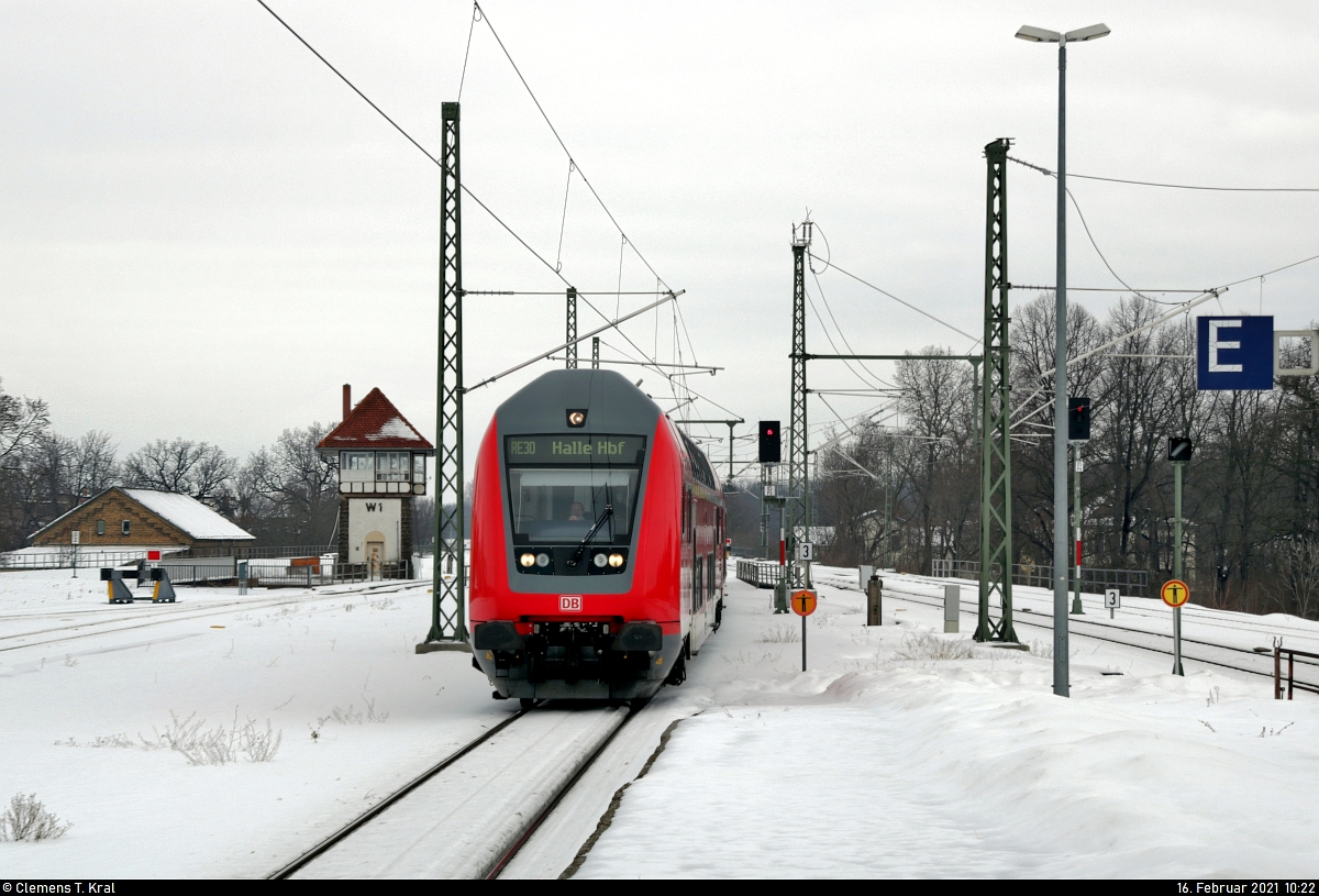 DABpbzfa 767.2 mit Schublok 146 015-3 erreicht den Bahnhof Köthen auf Gleis 4.

🧰 Elbe-Saale-Bahn (DB Regio Südost)
🚝 RE 16315 (RE30) Magdeburg Hbf–Halle(Saale)Hbf [+10]
🚩 Bahnstrecke Magdeburg–Leipzig (KBS 340)
🕓 16.2.2021 | 10:22 Uhr
