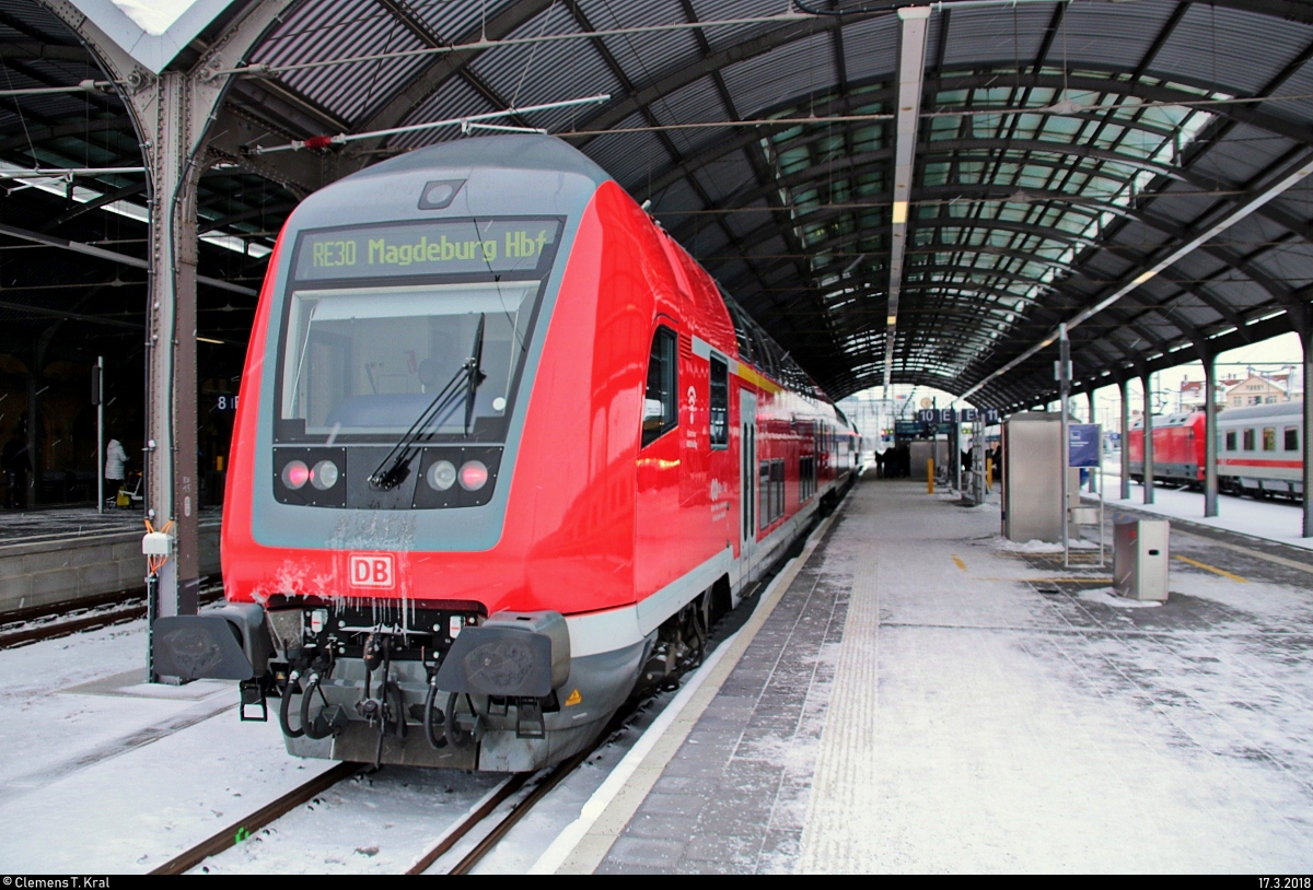 DABpbzfa der Elbe-Saale-Bahn (DB Regio Südost) als RE 16328 (RE30) nach Magdeburg Hbf steht in seinem Startbahnhof Halle(Saale)Hbf auf Gleis 10 E-G. [17.3.2018 | 17:13 Uhr]